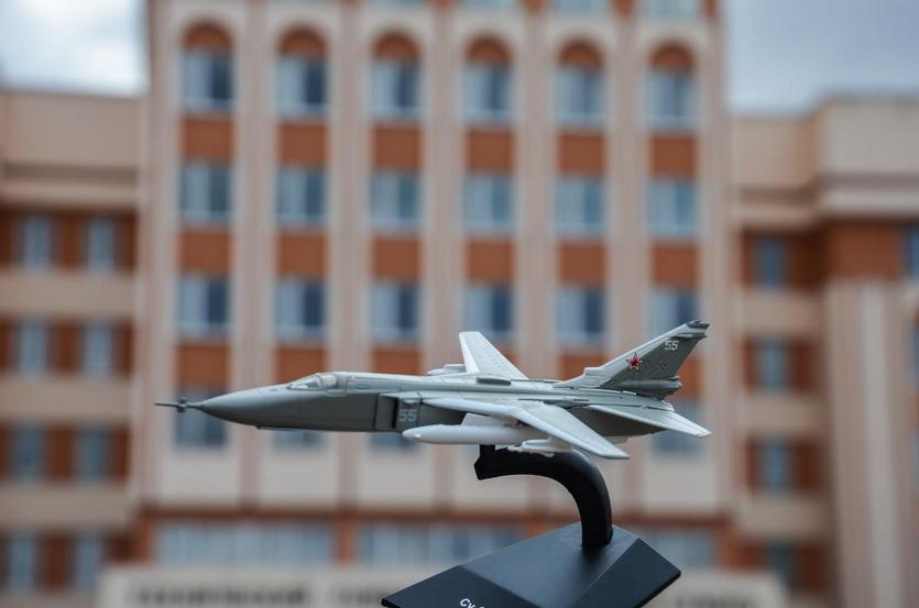 Бомбардировщик СУ-24 появится перед нашим университетом