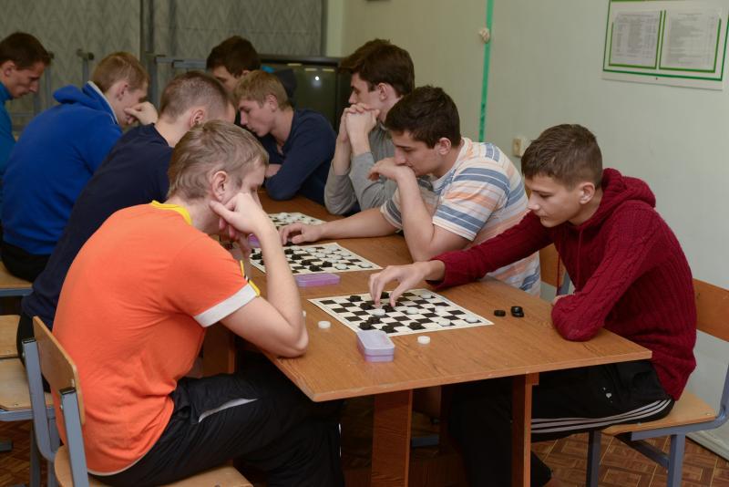 В общежитиях прошли соревнования по шашкам и шахматам.