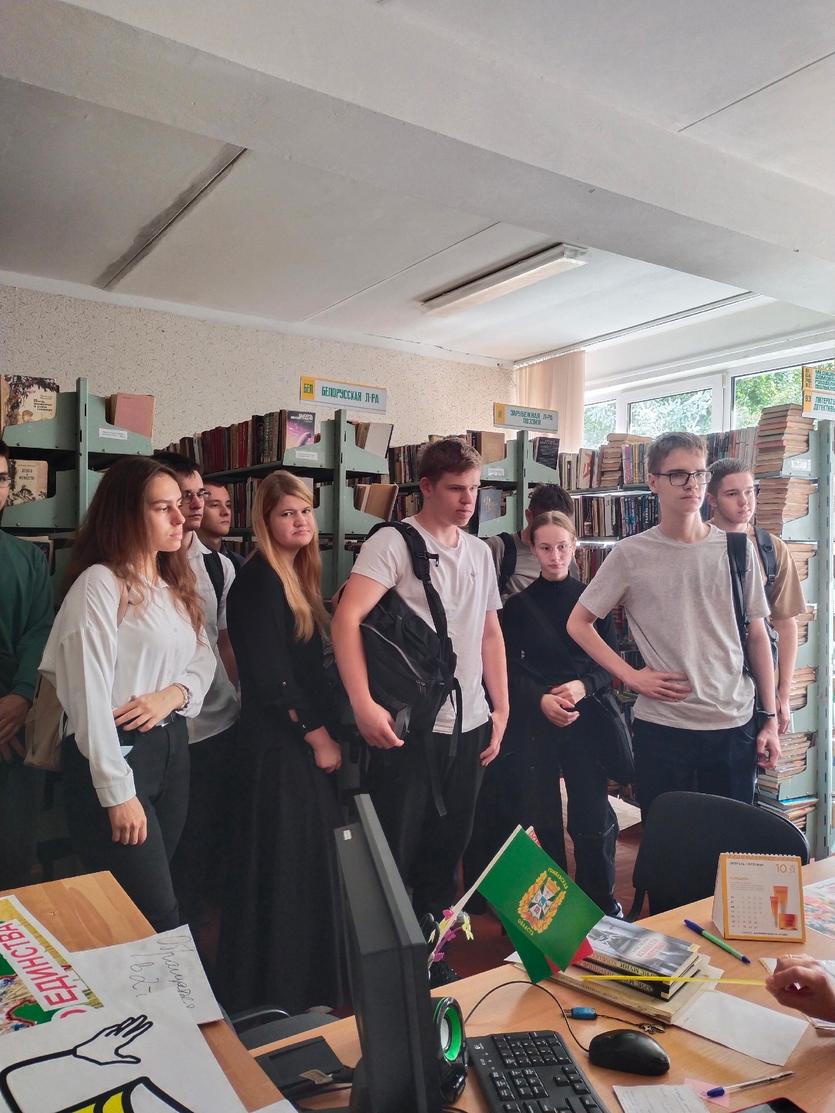 Экскурсия по библиотеке.jpg