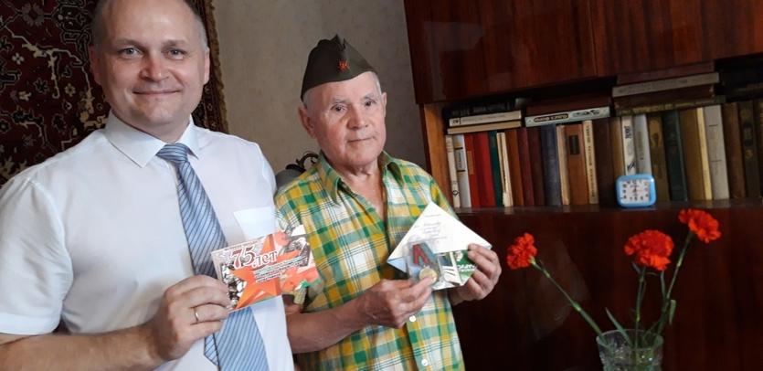 «Беларусь помнит»: сотрудники ГГТУ посетили ветеранов Великой Отечественной войны