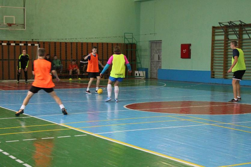 В ГГТУ имени П.О.Сухого состоялись соревнования по мини-футболу среди сборных команд факультетов