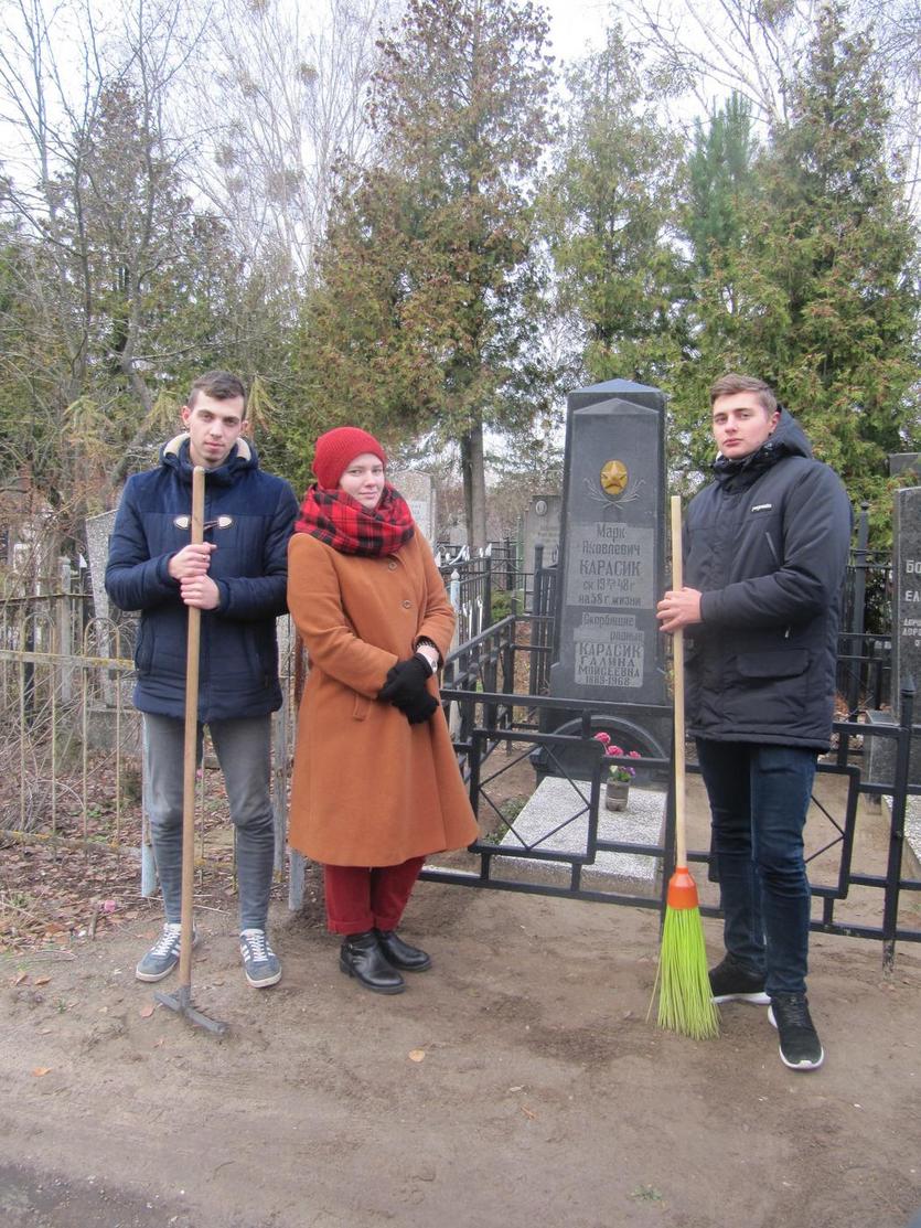 Активисты ГГТУ имени П.О.Сухого провели акцию по благоустройству еврейского кладбища