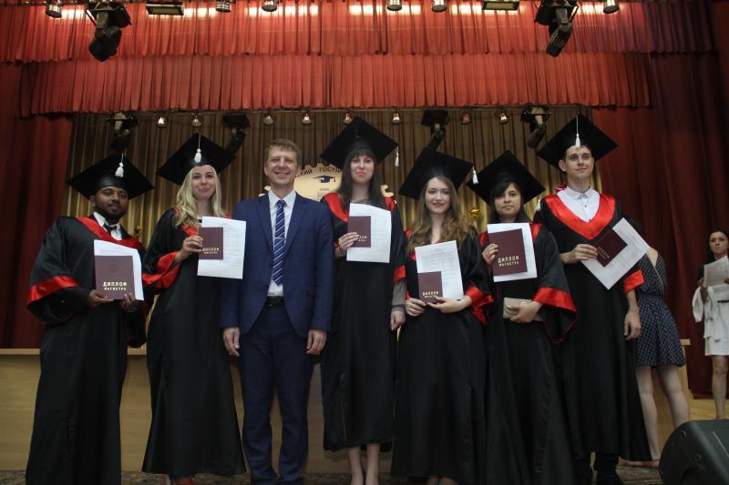 Состоялось торжественное вручение дипломов выпускникам машиностроительного факультета!
