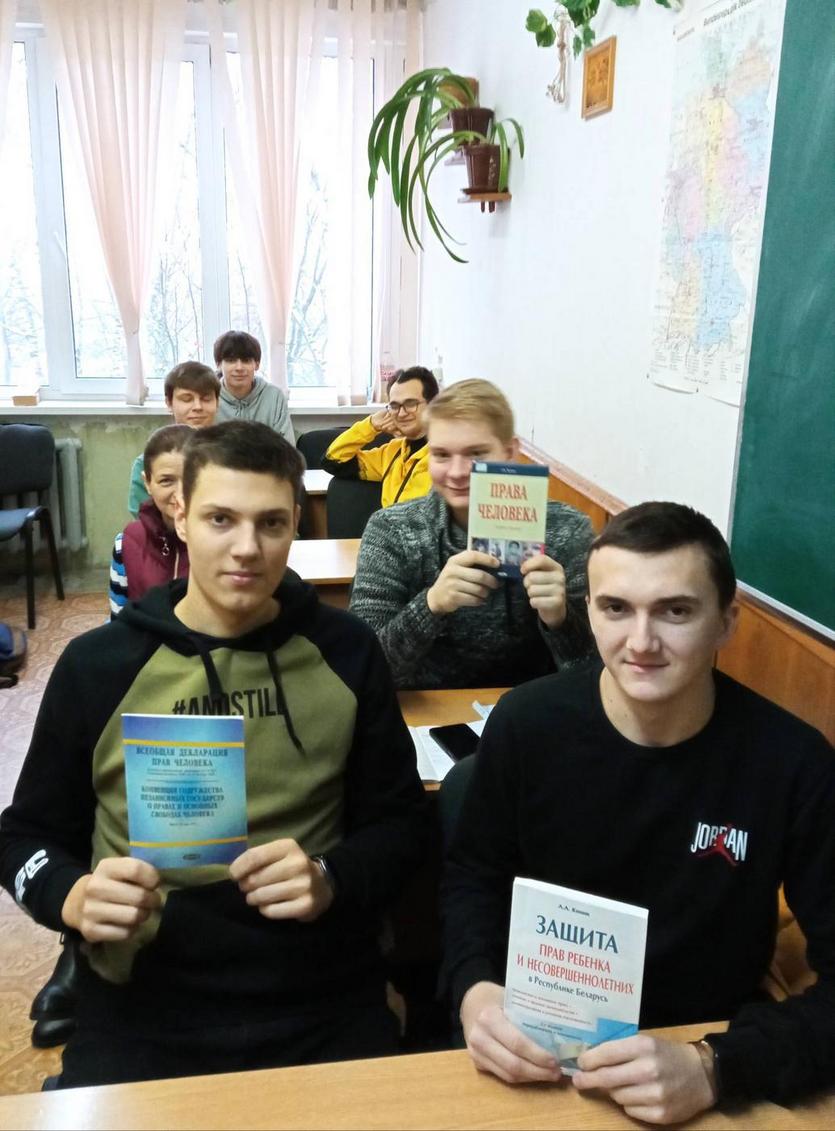 Урок-совет «В лабиринте прав».jpg