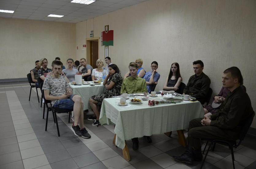 В общежитии №1 прошел вечер встречи студентов с ветеранами Великой Отечественной войны «Я перед вами с памятью моей…»