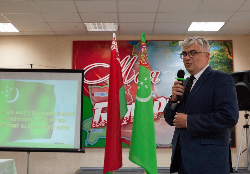 Туркменские студенты ГГТУ им. П.О. Сухого отпраздновали День Конституции и Государственного флага Туркменистана