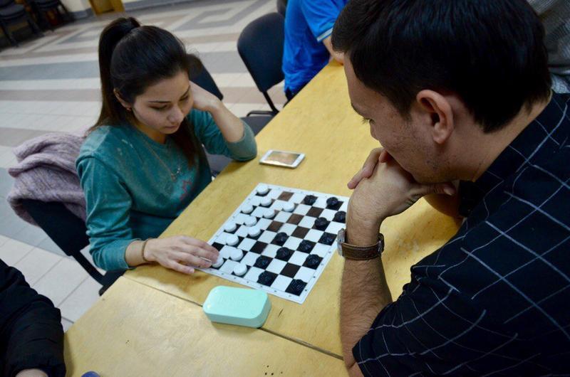В общежитиях ГГТУ имени П.О.Сухого прошли соревнования по шашкам и шахматам