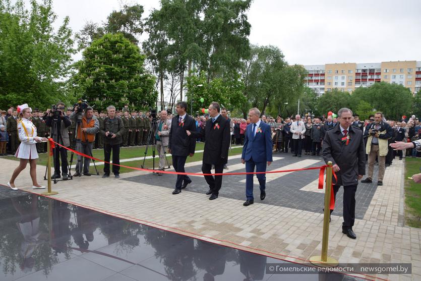 В эти,  особые для всех нас майские  дни,  мы особенно отчетливо осознаем,  что  военные  самолёты, спроектированные Павлом Осиповичем Сухим, были созданы  для того, чтобы небо над нашей Родиной   было мирным,  голубым и чистым.В год 75 - летия освобожден