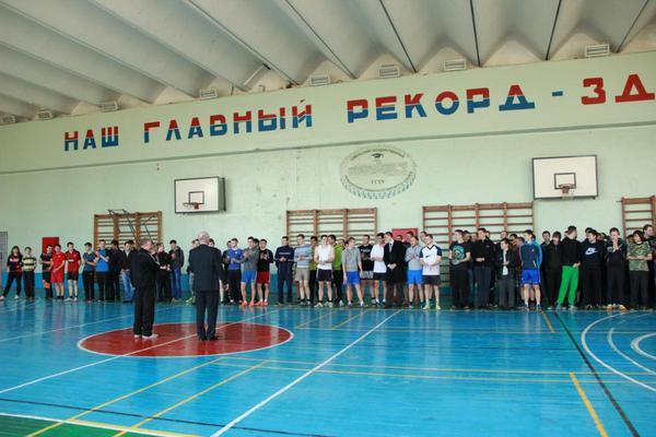 День рождения факультета студенты и сотрудники ФАИС встретили на спортивной площадке