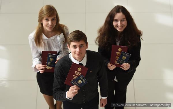 Студенты ГГТУ обеспечили правопорядок на торжественном вручении паспортов юным гражданам Беларуси