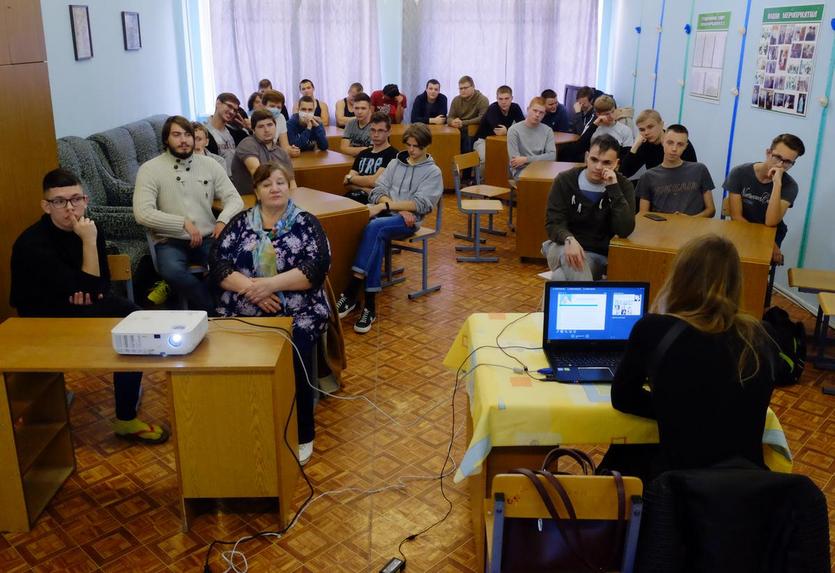 В студенческом общежитии №3 прошла встреча с врачом-дерматовенерологом.jpg