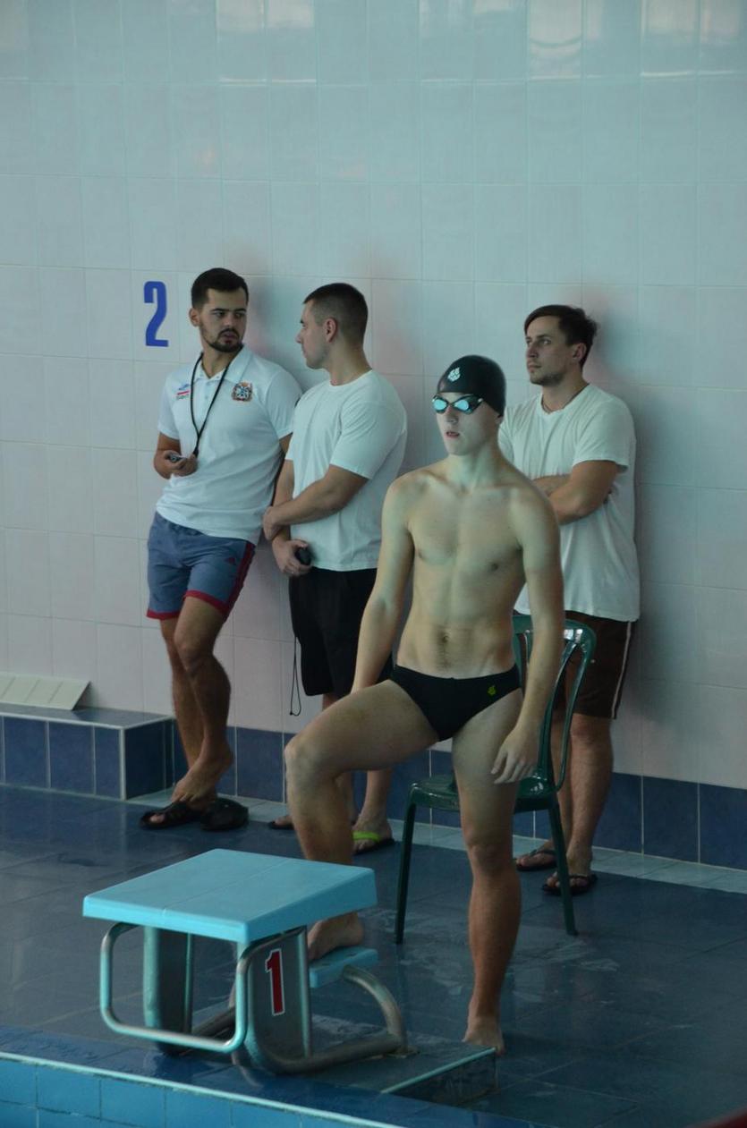 Сборная ГГТУ приняла участие в городских соревнованиях по плаванию