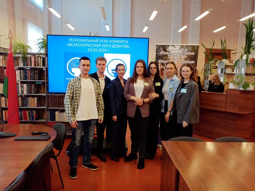 debaty20.03.25_komanda1.jpg