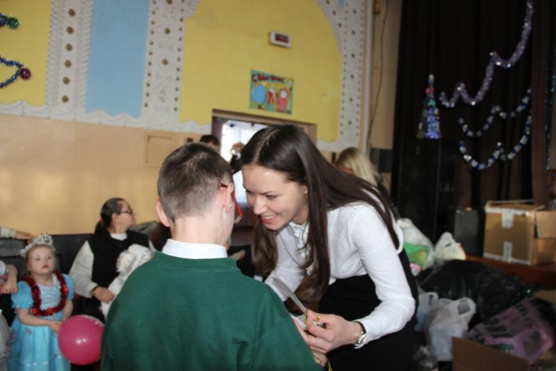 Студенты ГГТУ им. П.О.Сухого вместе с «Миссис Беларусь» помогали в исполнении детских желаний на Новый год